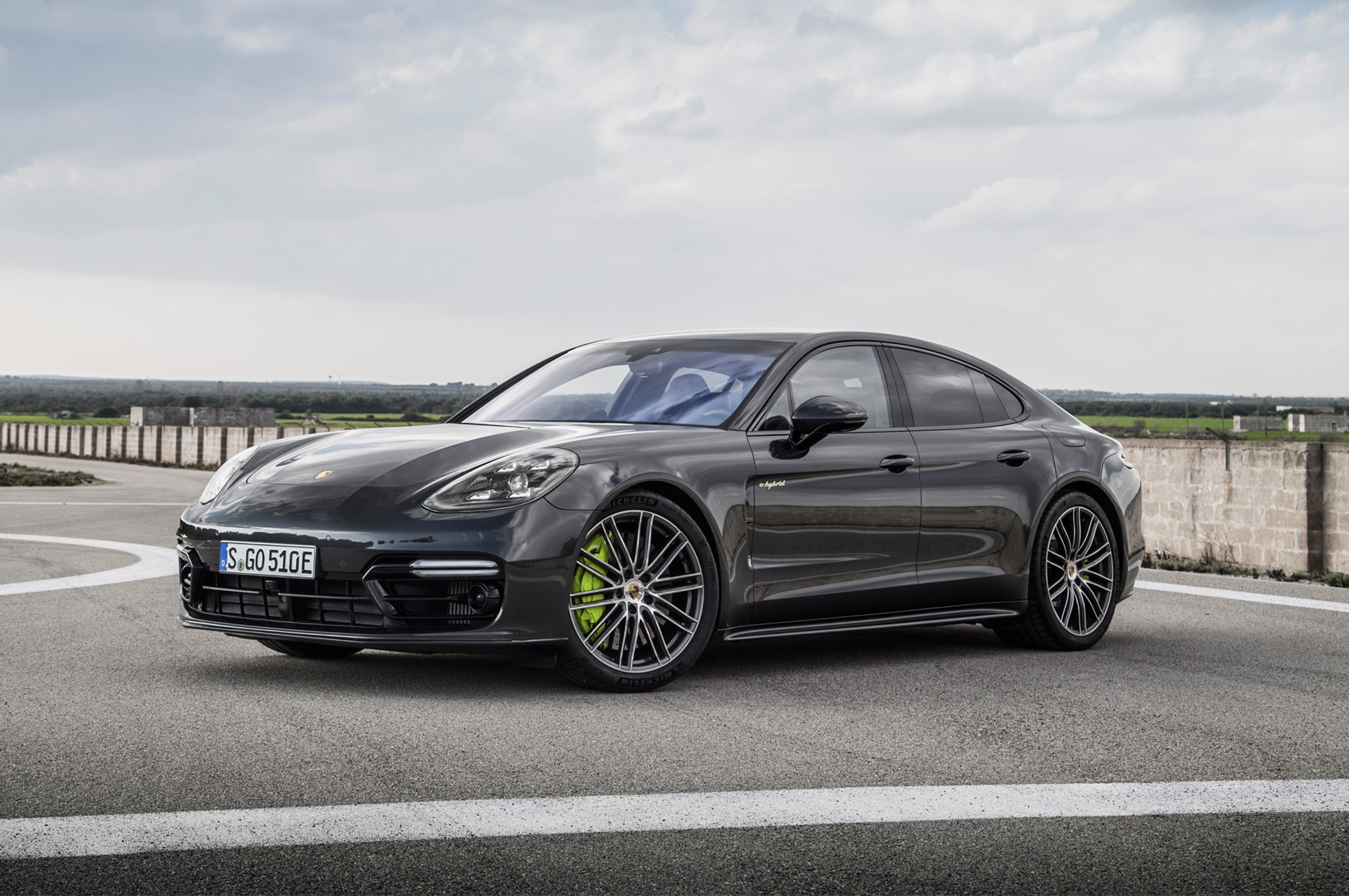 2018 Porsche Panamera Turbo s e Hybrid